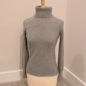 Ann Taylor Heather Gray Cashmere Turtleneck Sweater, Size XSP
